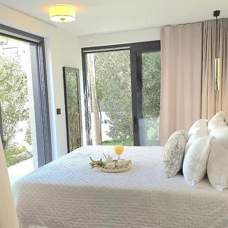 Palace Al Nera 1 Deluxe By The Sea Swimming Pool * Trogir