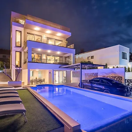Palace Al Nera 1 Deluxe By The Sea Swimming Pool Villa