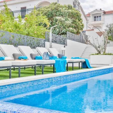 Palace Al Nera 1 Deluxe By The Sea Swimming Pool
