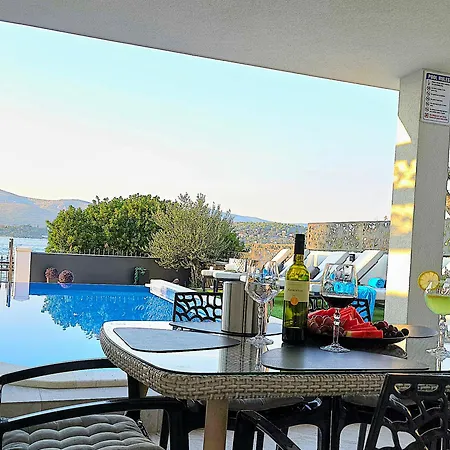 Palace Al Nera 1 Deluxe By The Sea Swimming Pool Villa Trogir
