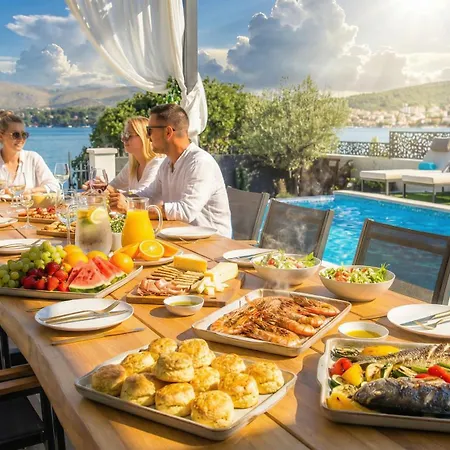 Villa Palace Al Nera 1 Deluxe By The Sea Swimming Pool *