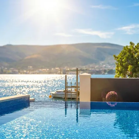 Palace Al Nera 1 Deluxe By The Sea Swimming Pool Villa