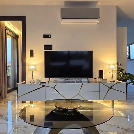 Palace Al Nera 1 Deluxe By The Sea Swimming Pool Villa *