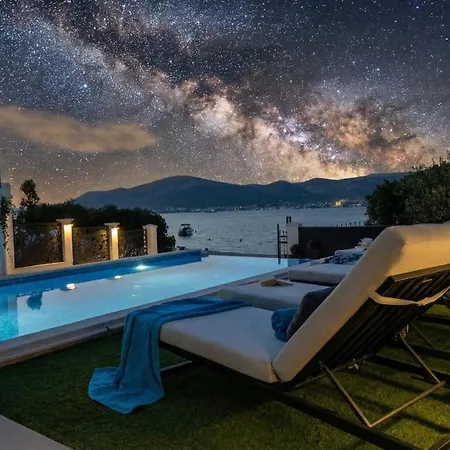 Palace Al Nera 1 Deluxe By The Sea Swimming Pool