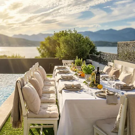 Villa Palace Al Nera 1 Deluxe By The Sea Swimming Pool